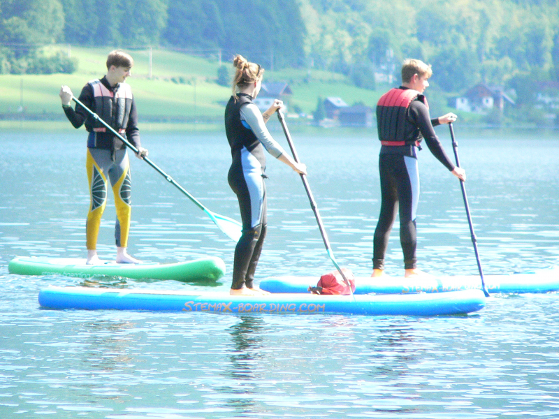 Lehrlinge auf einem Stand-Up-Paddle